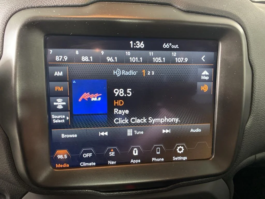 Used 2022 Gray Jeep Latitude image 17