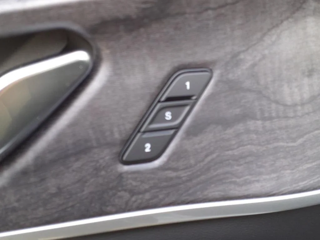 Used 2024 Silver Zynith Jeep  image 6