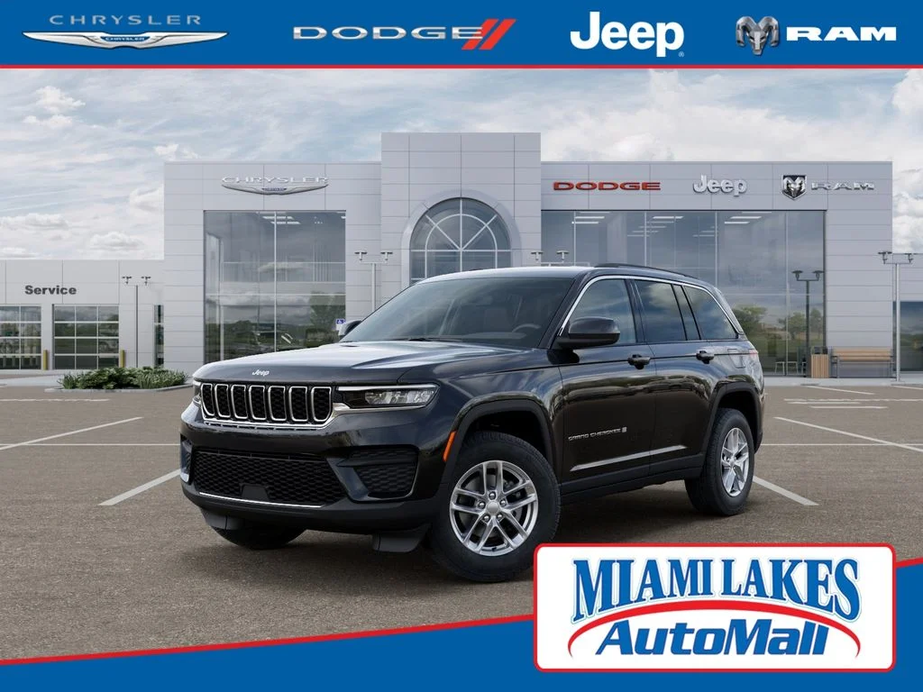 New 2026 Diamond Black Crystal Pearl-Coat Exterior Paint Jeep Laredo image 1
