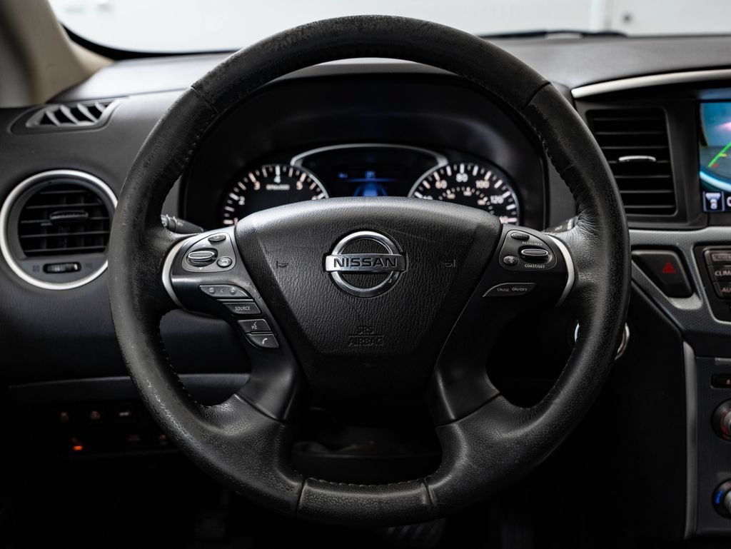 Used 2018 Caspian Blue Nissan SL image 38