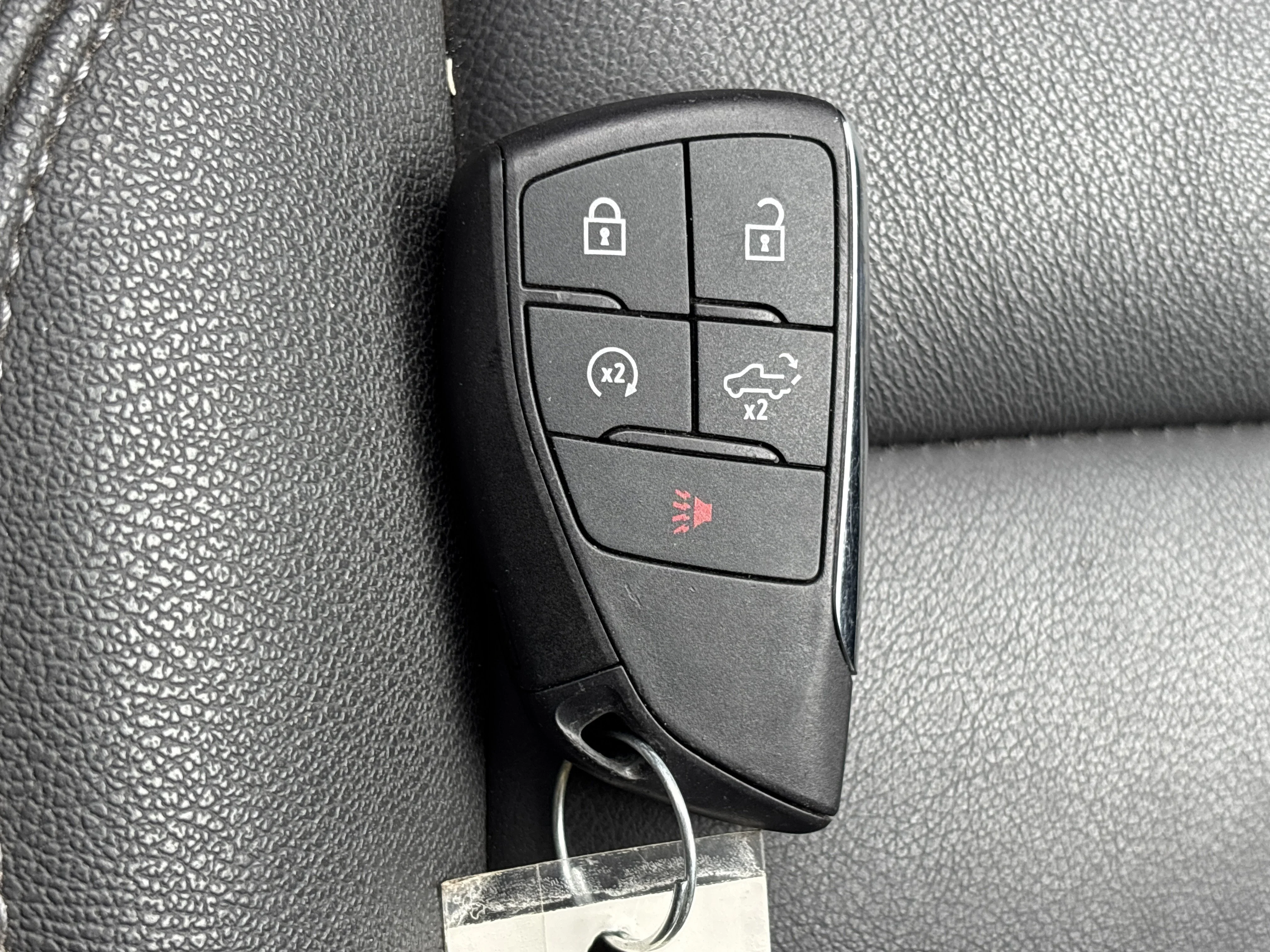 Used 2025 Summit White Chevrolet LT 4WD image 45