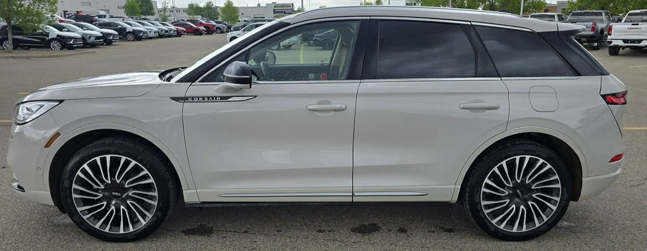 Used 2021 White Lincoln Reserve AWD image 2