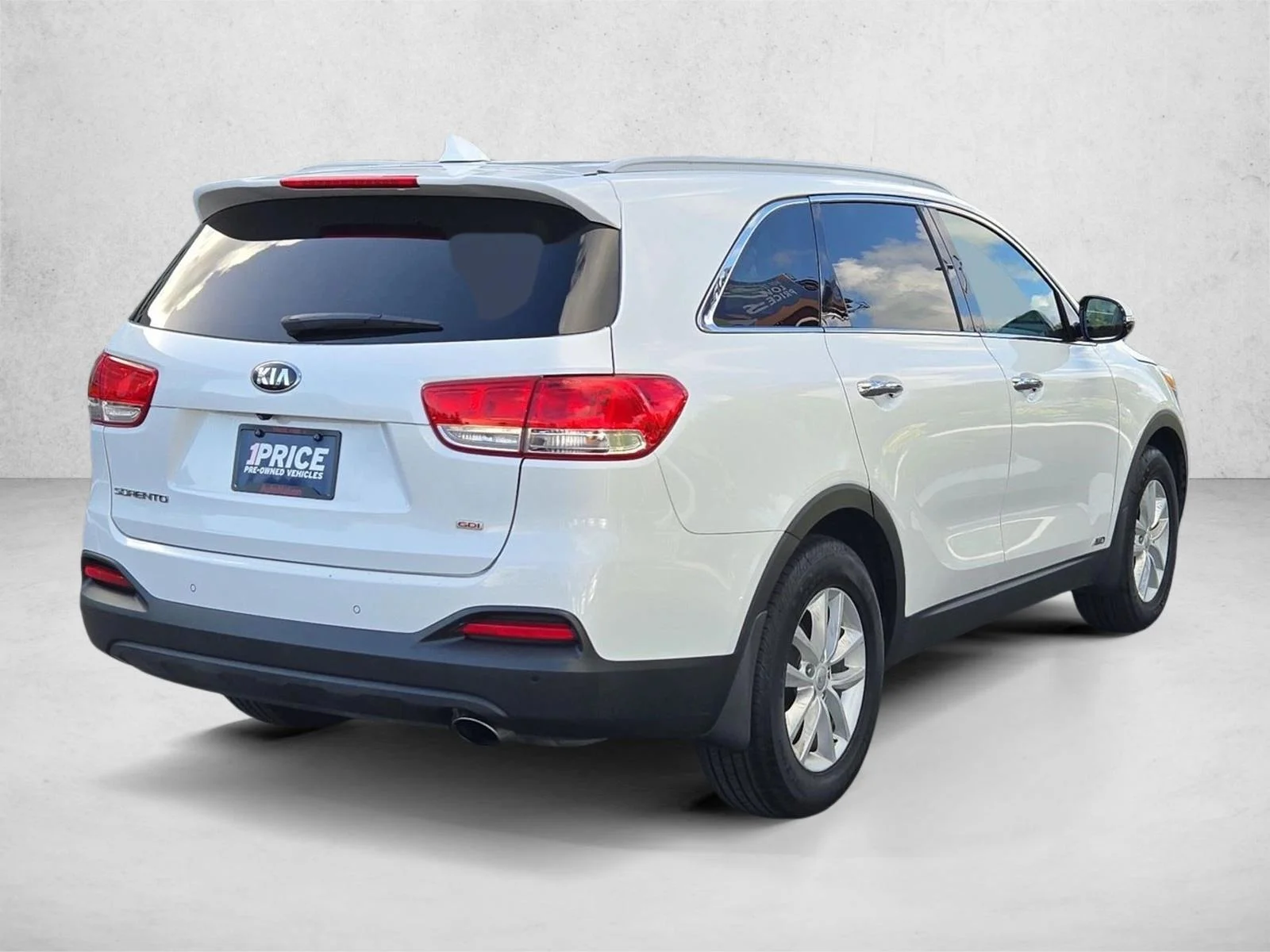 Used 2017 Snow White Pearl Kia LX image 5