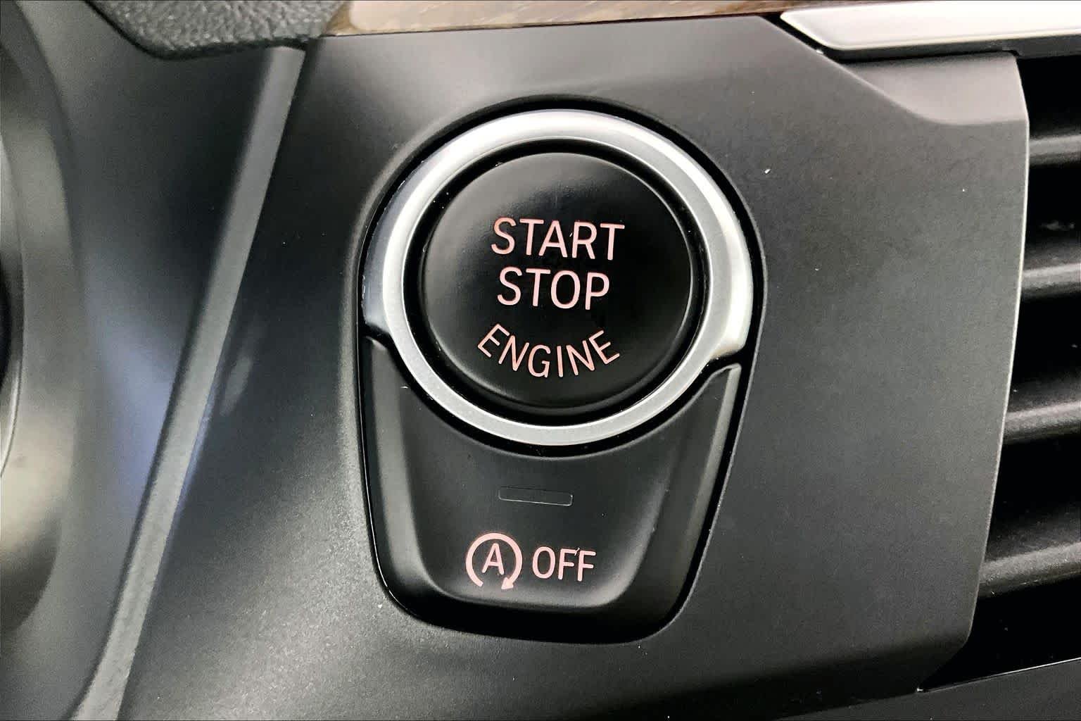 Used 2019 Alpine White BMW sDrive30i image 34