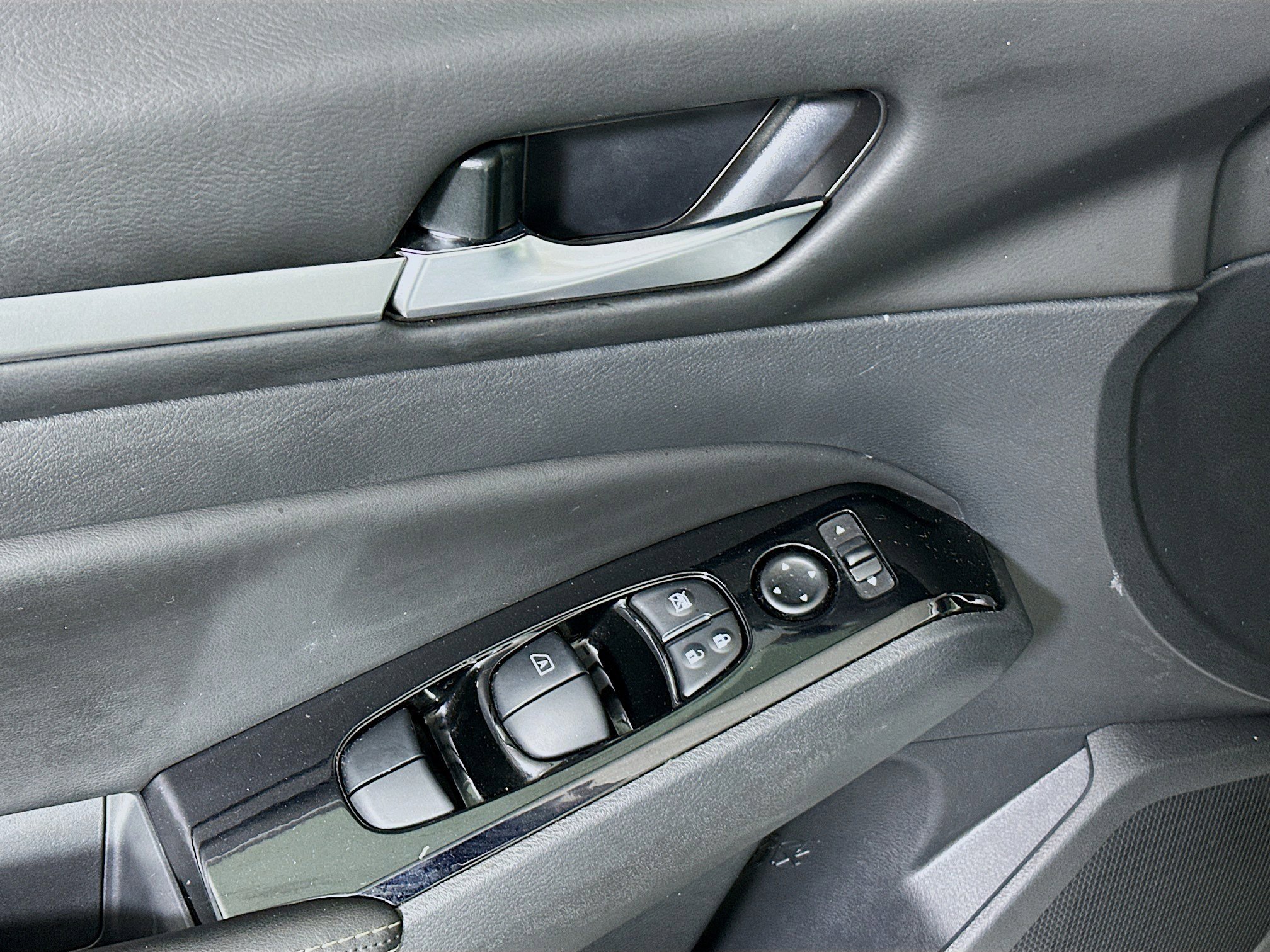 Used 2024 Brilliant Silver Metallic Nissan 2.5 SL image 14