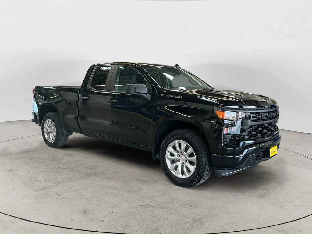 Used 2025 Black Chevrolet Custom image 3