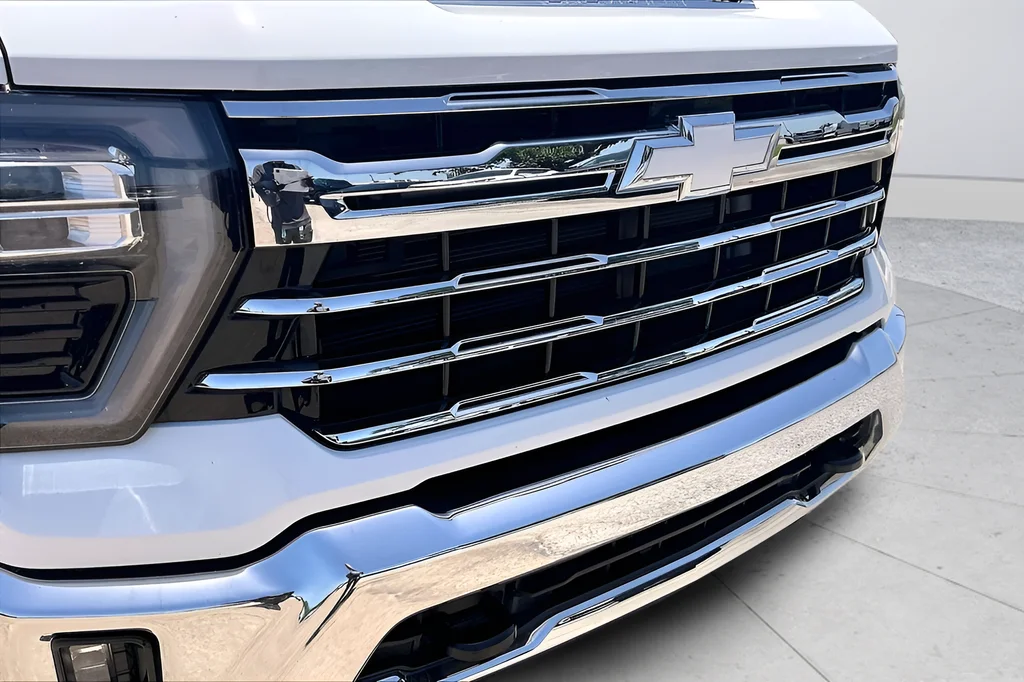 Used 2026 White Chevrolet LTZ image 34