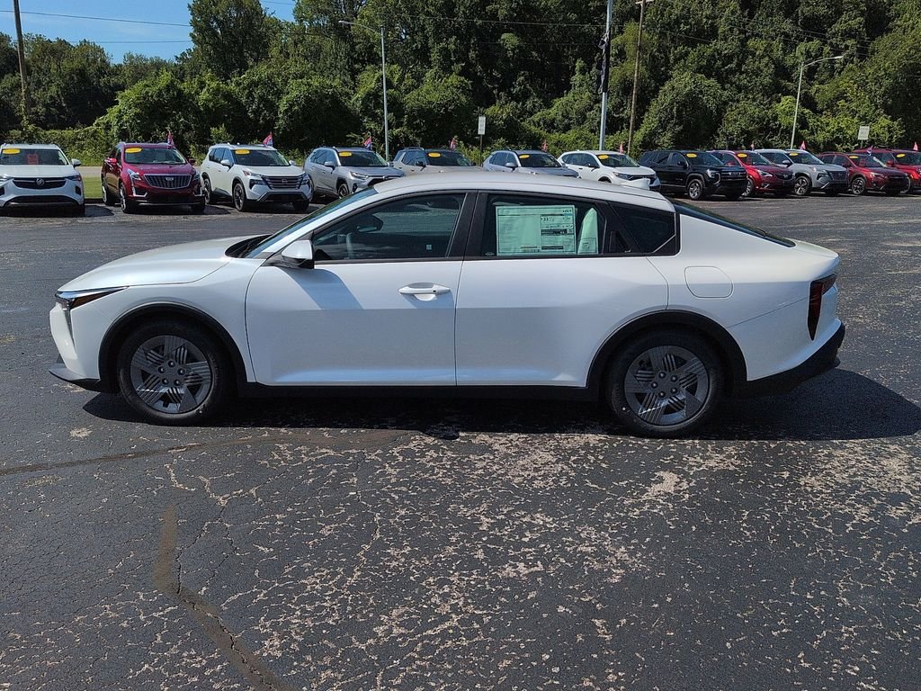 New 2026 Snow White Pearl Kia LX image 4