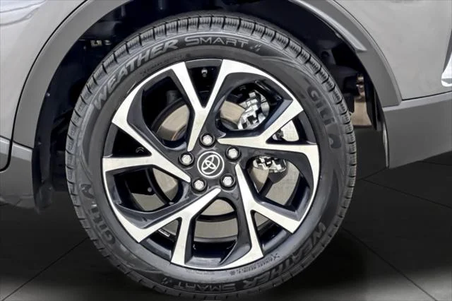 Certified Used 2018 Magnetic Gray Metallic Toyota XLE Premium image 25