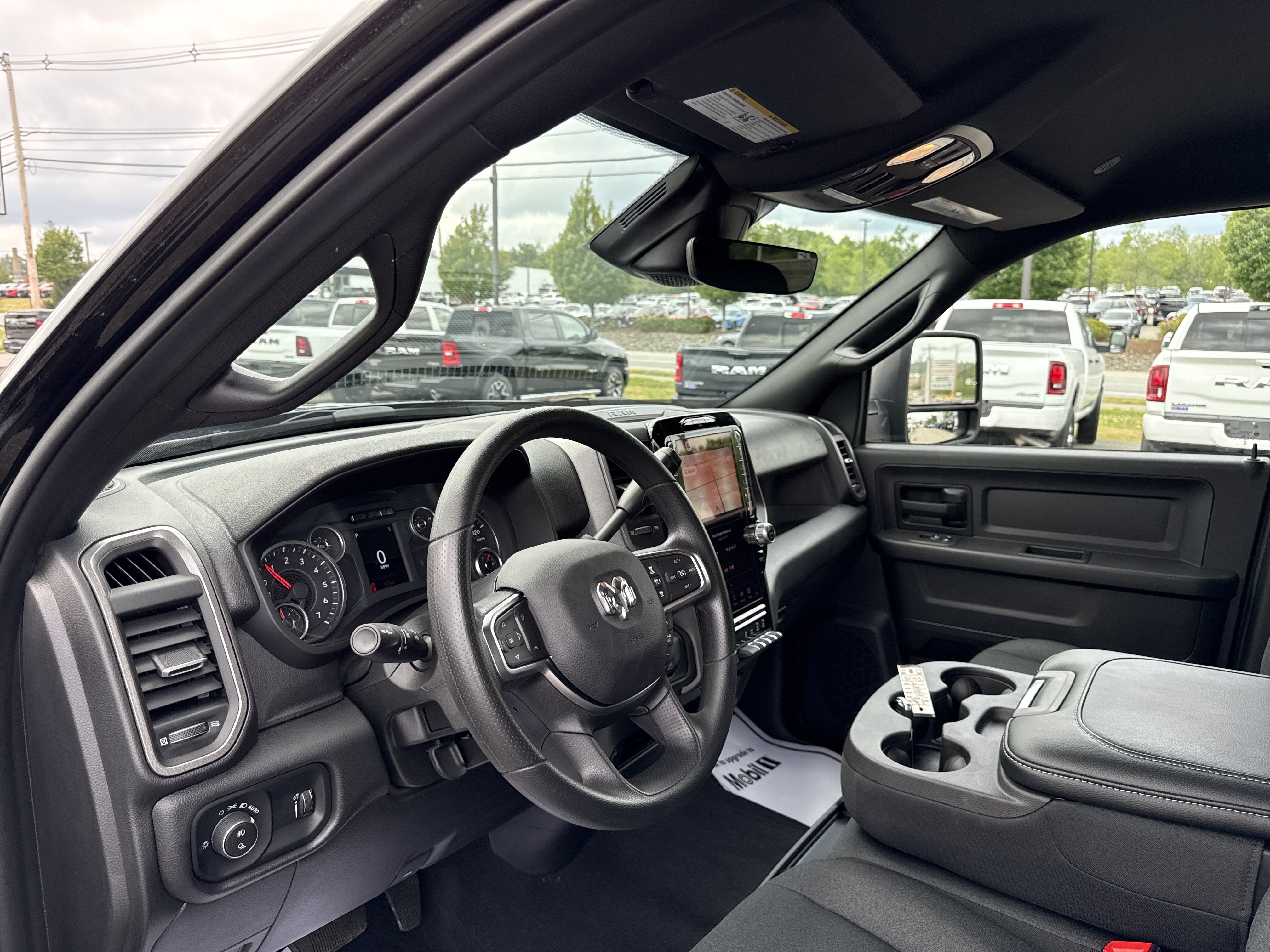 New 2026 Diamond Black Crystal Pearl-Coat Exterior Paint RAM Tradesman image 11