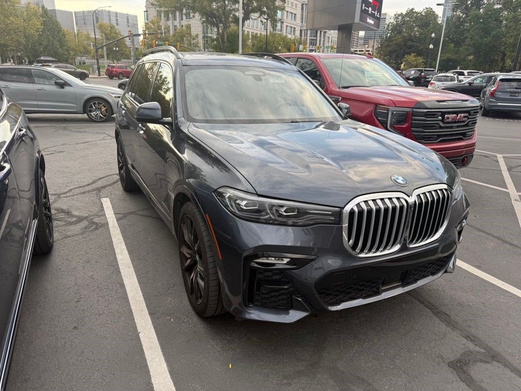 Used 2022 Arctic Grey Metallic BMW xDrive40i image 1