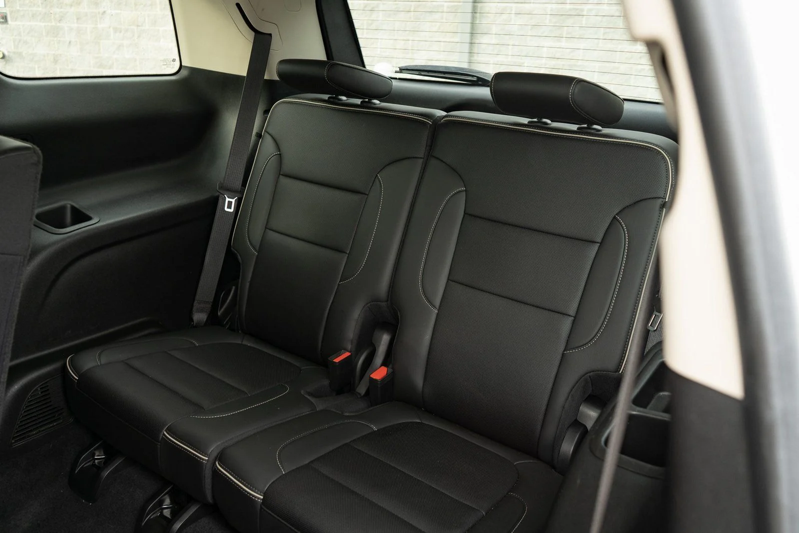 Used 2023 White GMC Denali image 19