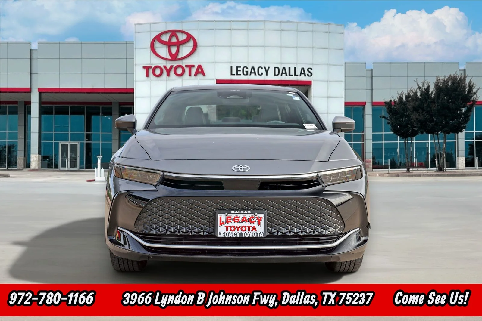 Used 2024  Toyota Limited image 5