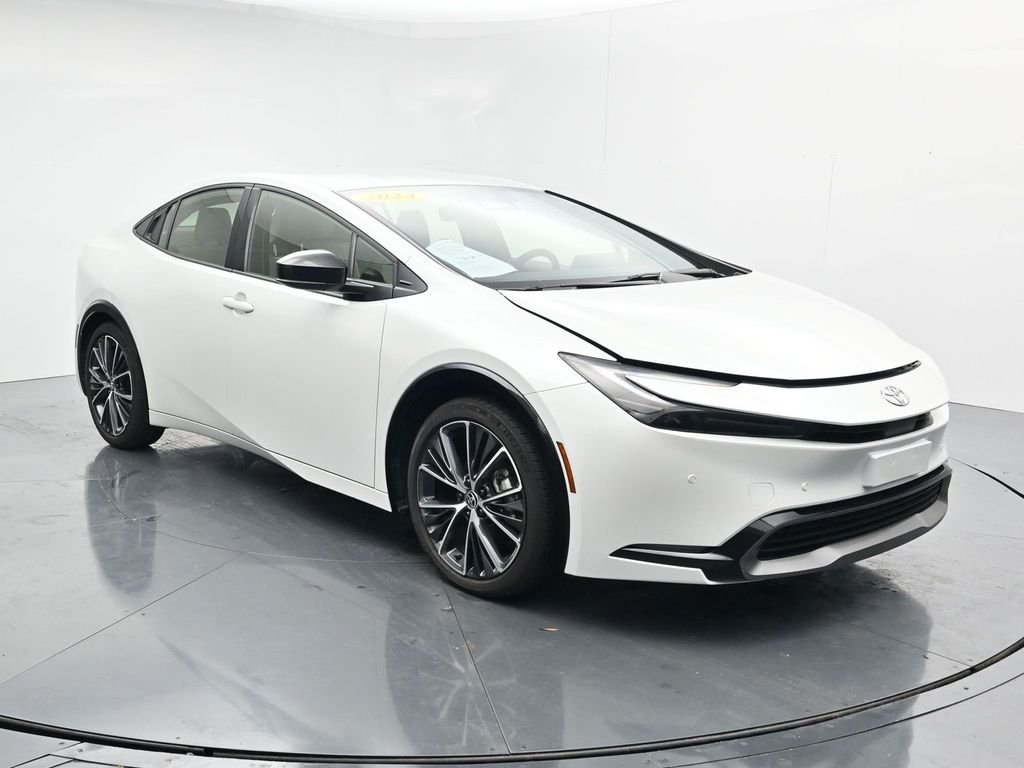Used 2024 Beige Toyota XLE image 2