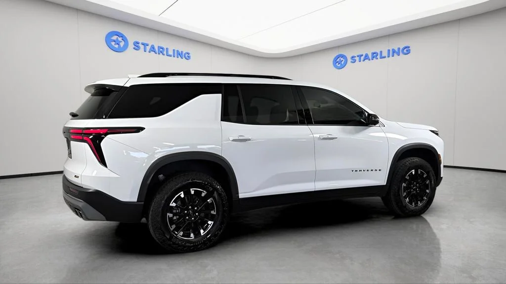 Used 2024 Summit White Chevrolet Z71 image 10
