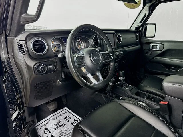 Used 2022 Black Jeep Unlimited Sahara image 9
