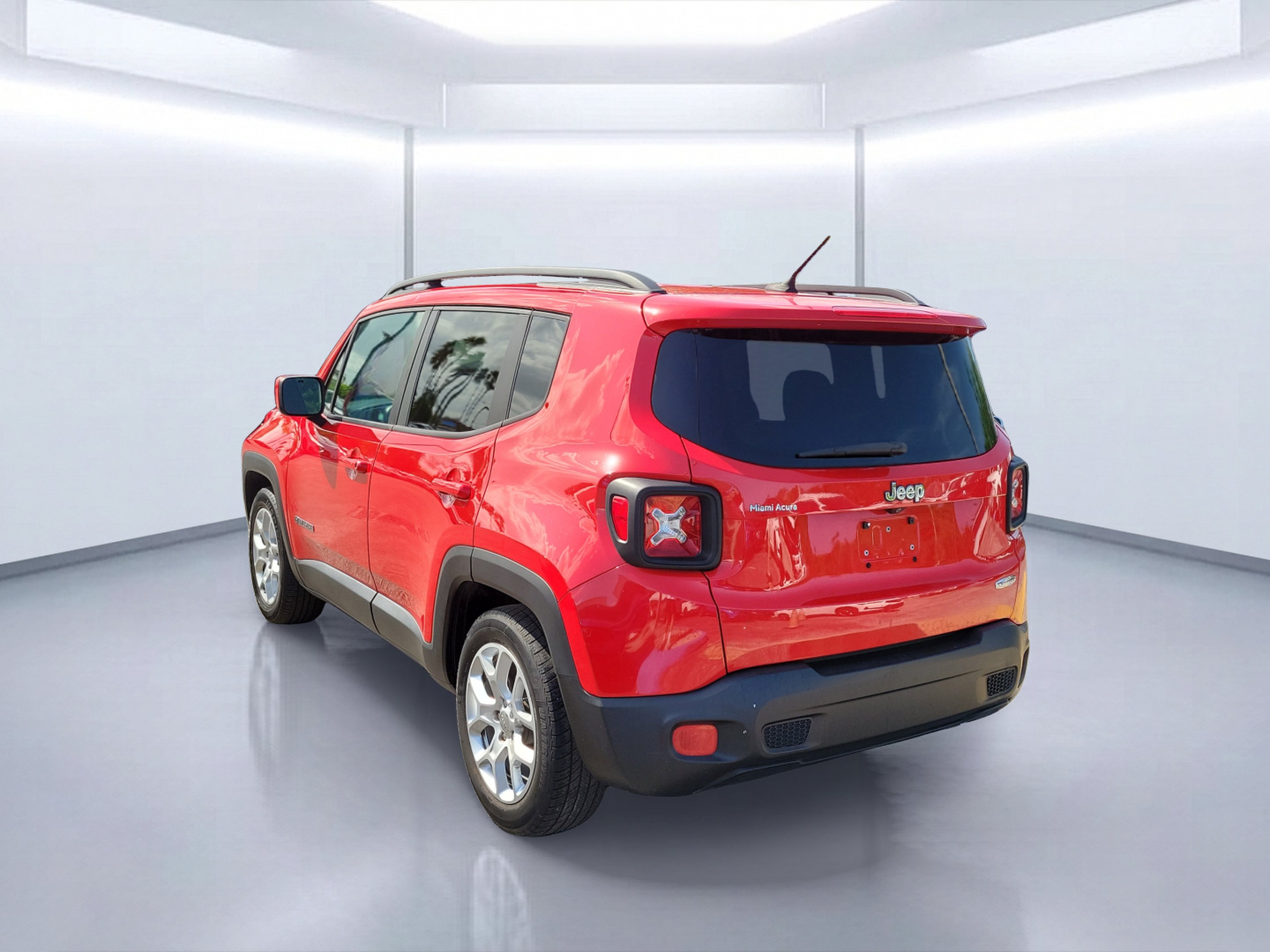 Used 2017 Colorado Red Jeep Latitude image 3