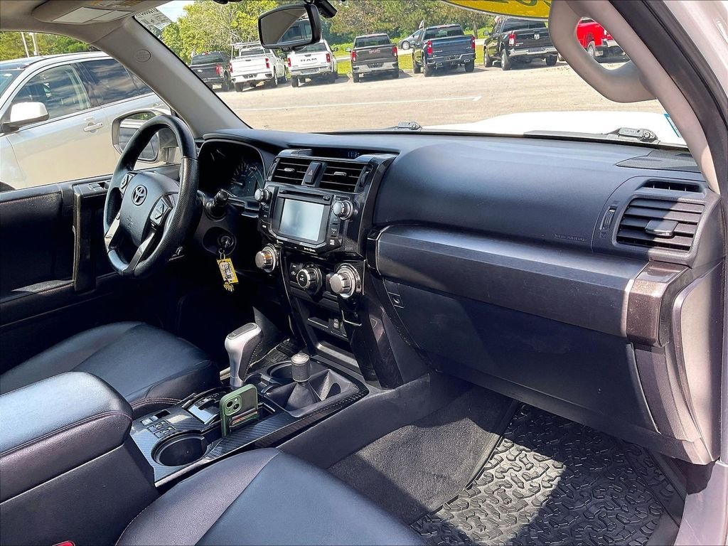 Used 2019 White Toyota SR5 image 14