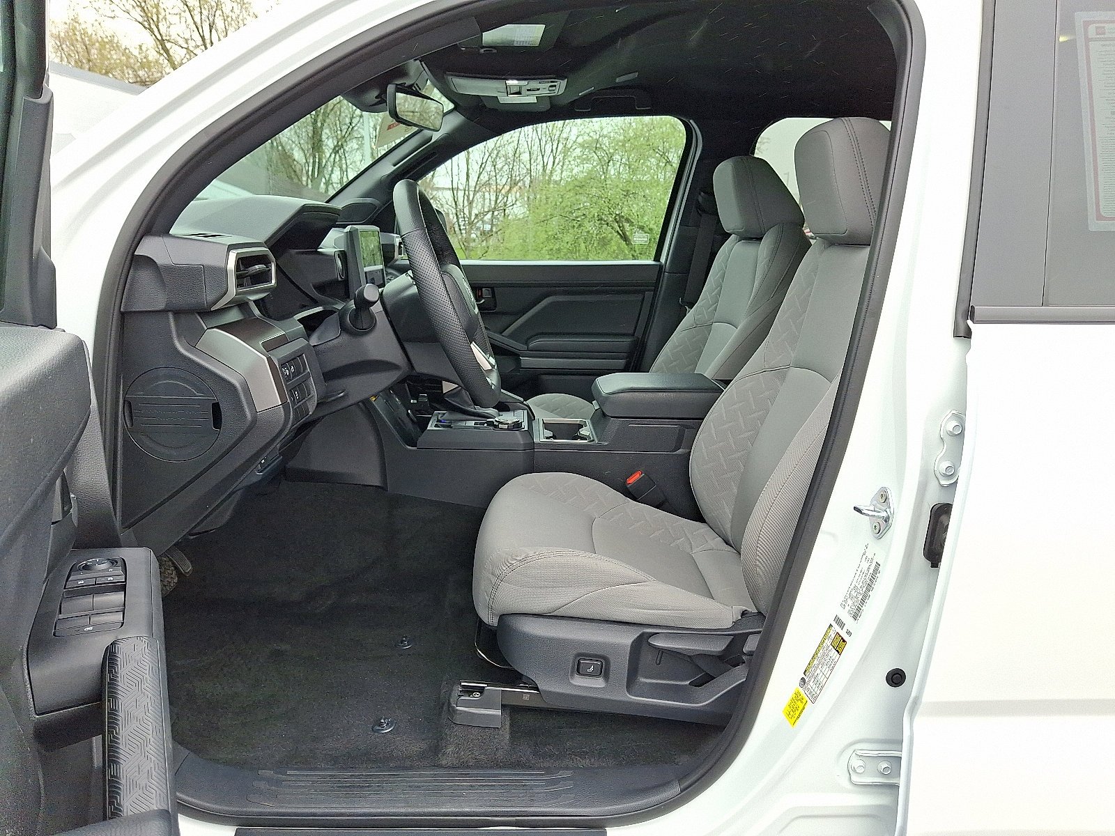 2024 Toyota Tacoma SR5 - Photo 15