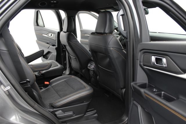 New 2026 Carbonized Gray Metallic Ford Tremor® image 24