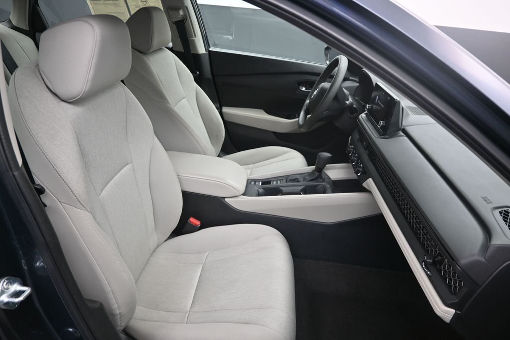 Used 2024  Honda LX image 11