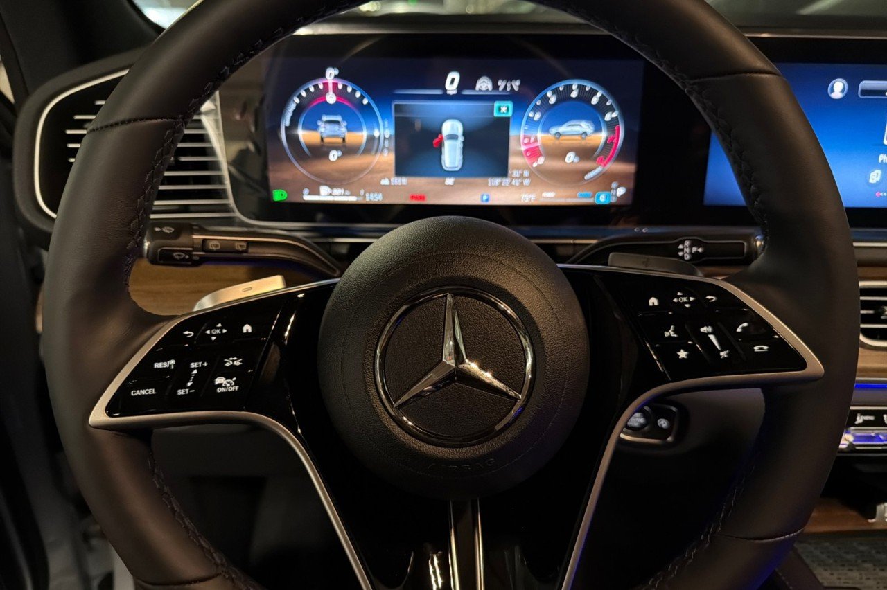 New 2026 Cirrus Silver Metallic Mercedes-Benz GLE 580 4MATIC® SUV image 23