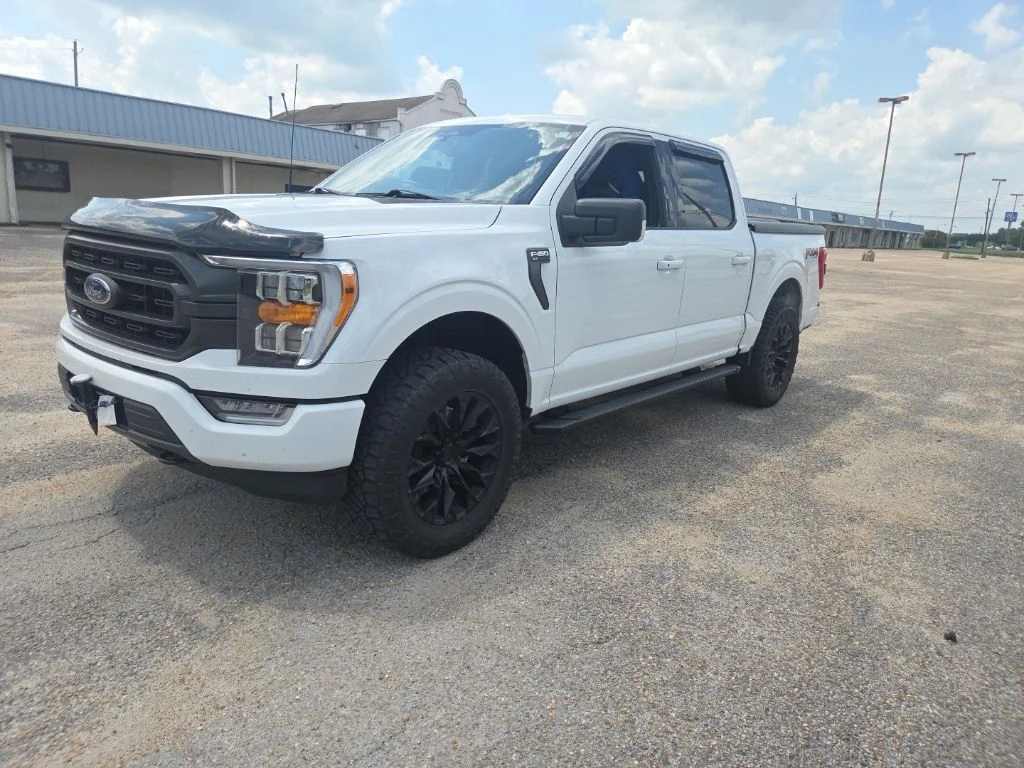 Used 2023 Oxford White Ford XLT image 3
