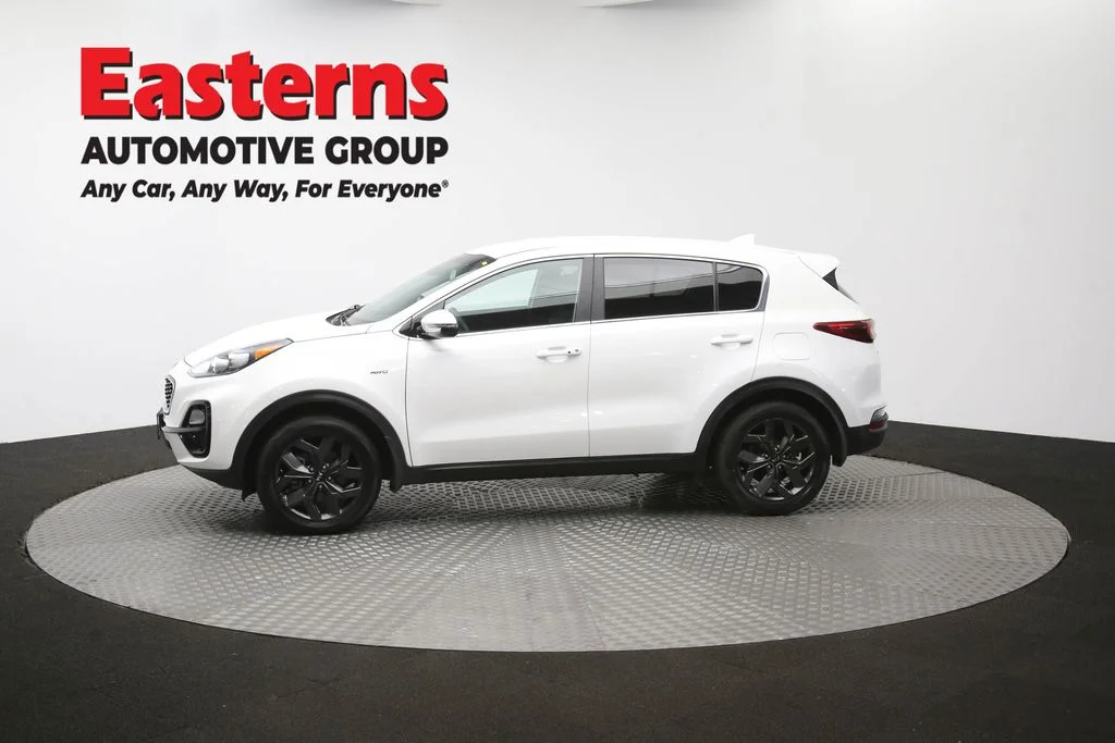 Used 2022 White Kia LX image 57