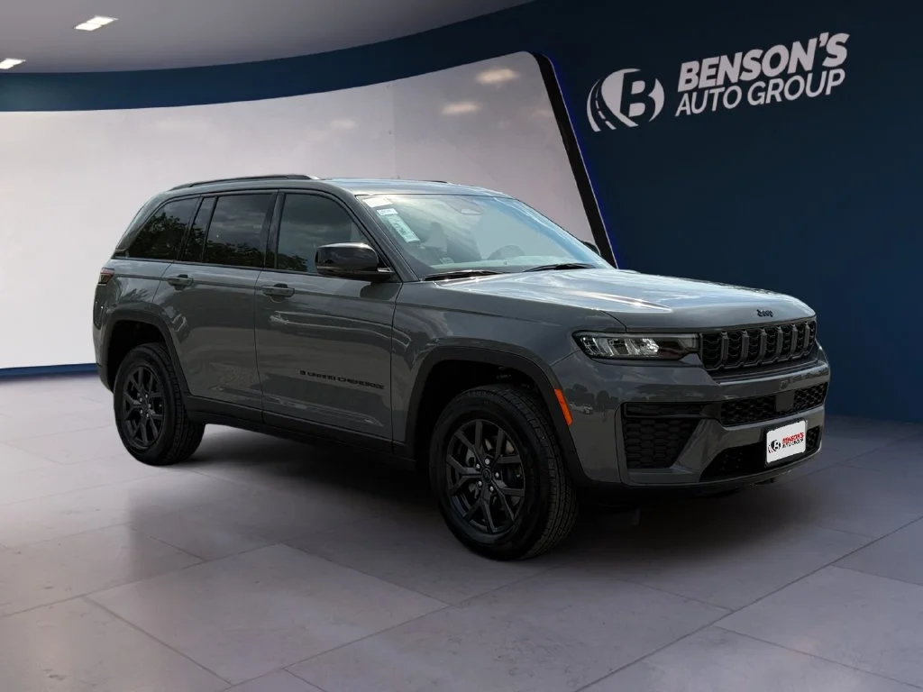 New 2027 Gray Jeep Laredo Altitude image 7