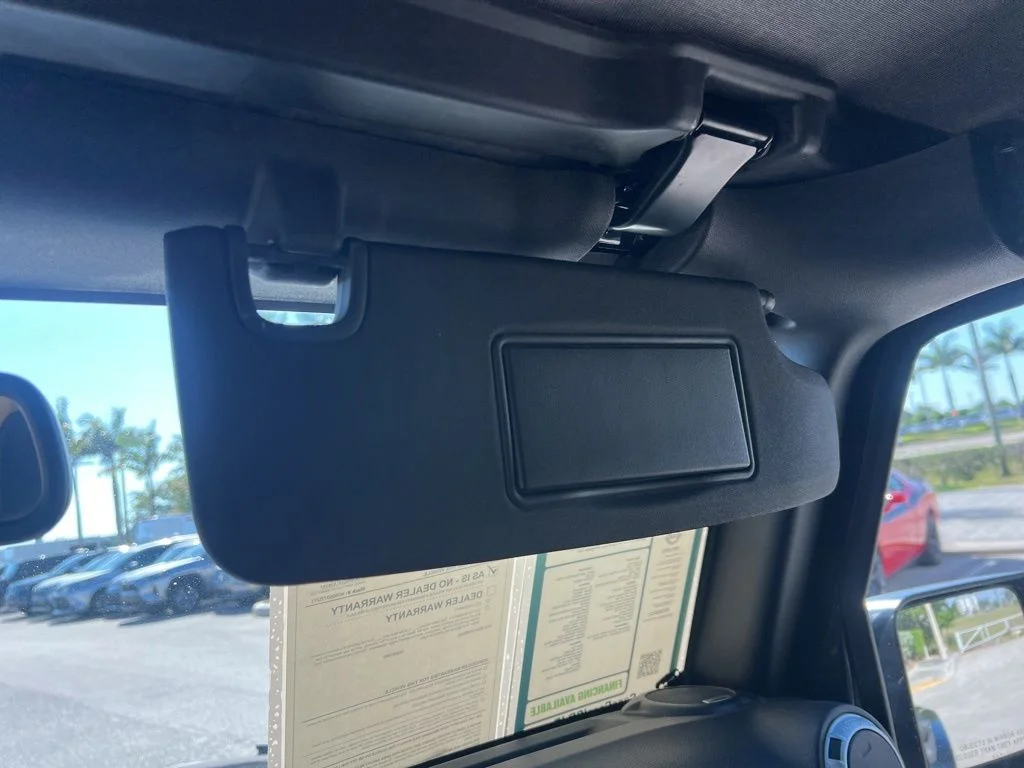 Used 2015 Black Jeep Sahara image 41