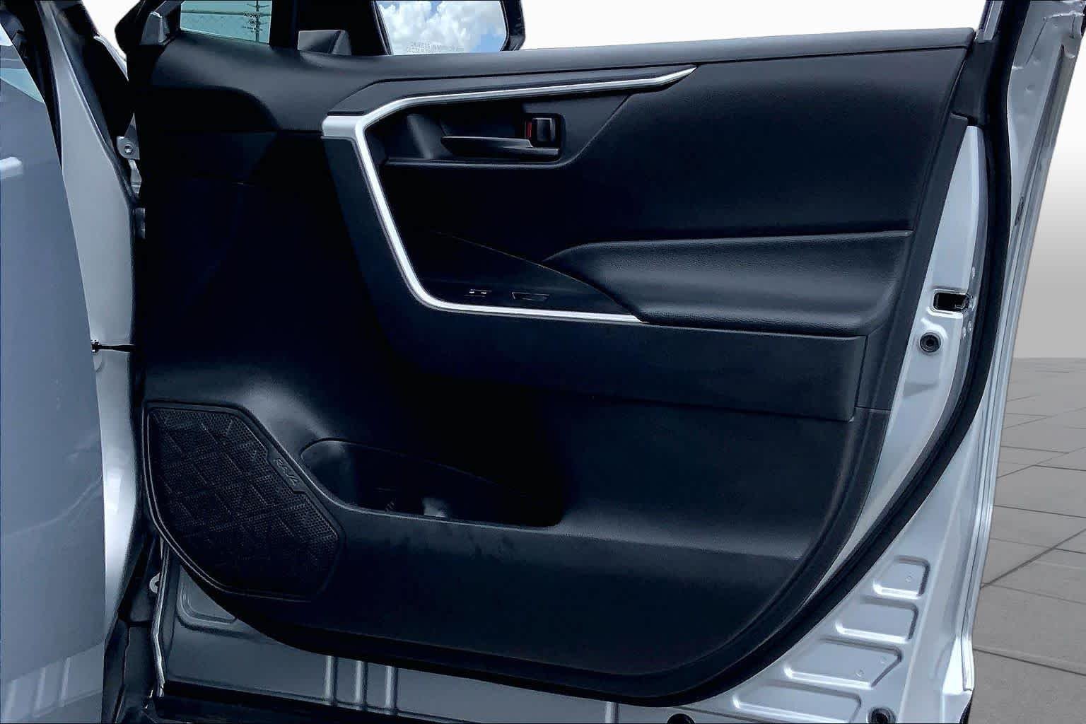 Used 2025 Silver Sky Metallic Toyota LE image 22