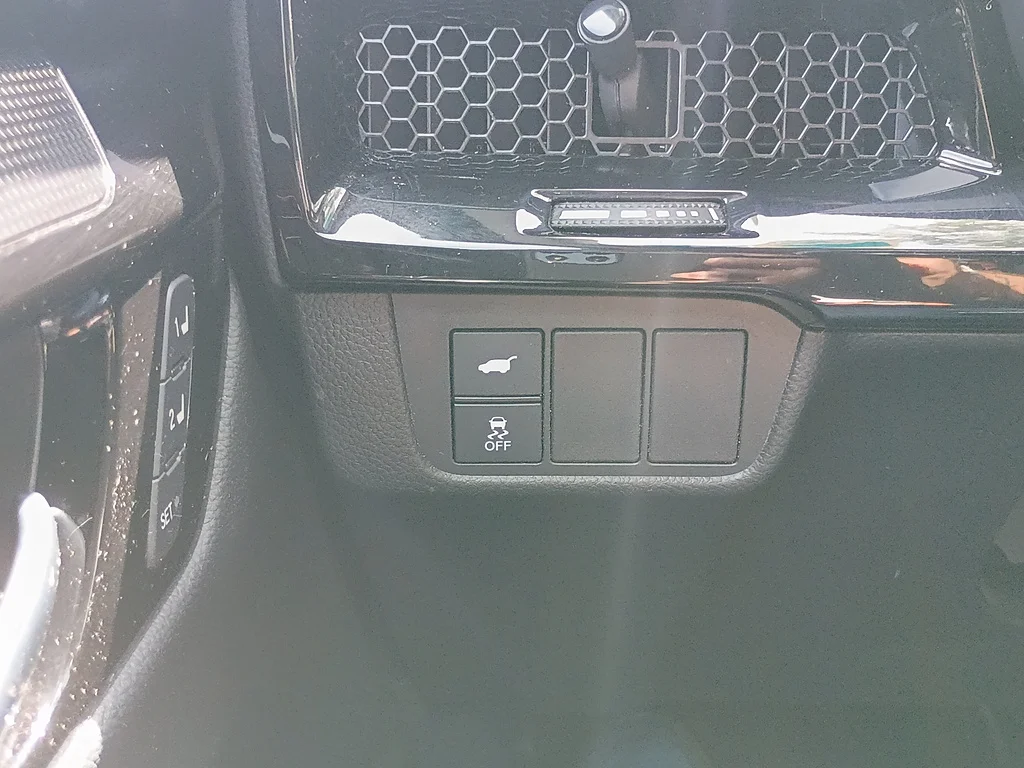 Certified Used 2024 GRAY Honda EX-L image 17