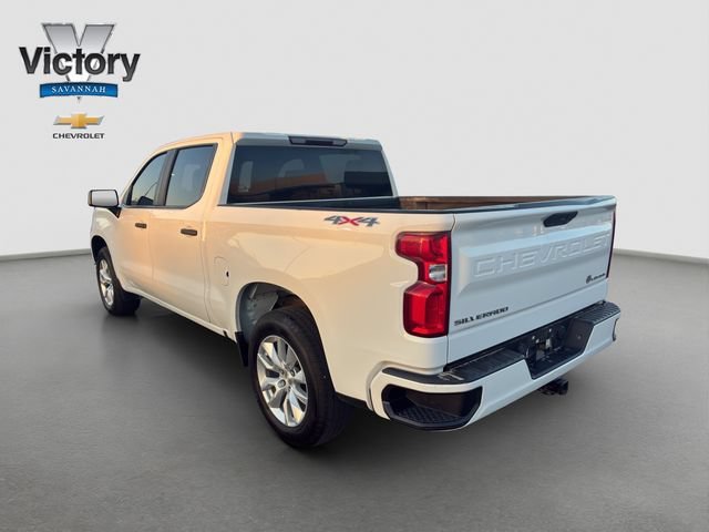 Used 2019 SUMMIT WHITE Chevrolet Custom image 5