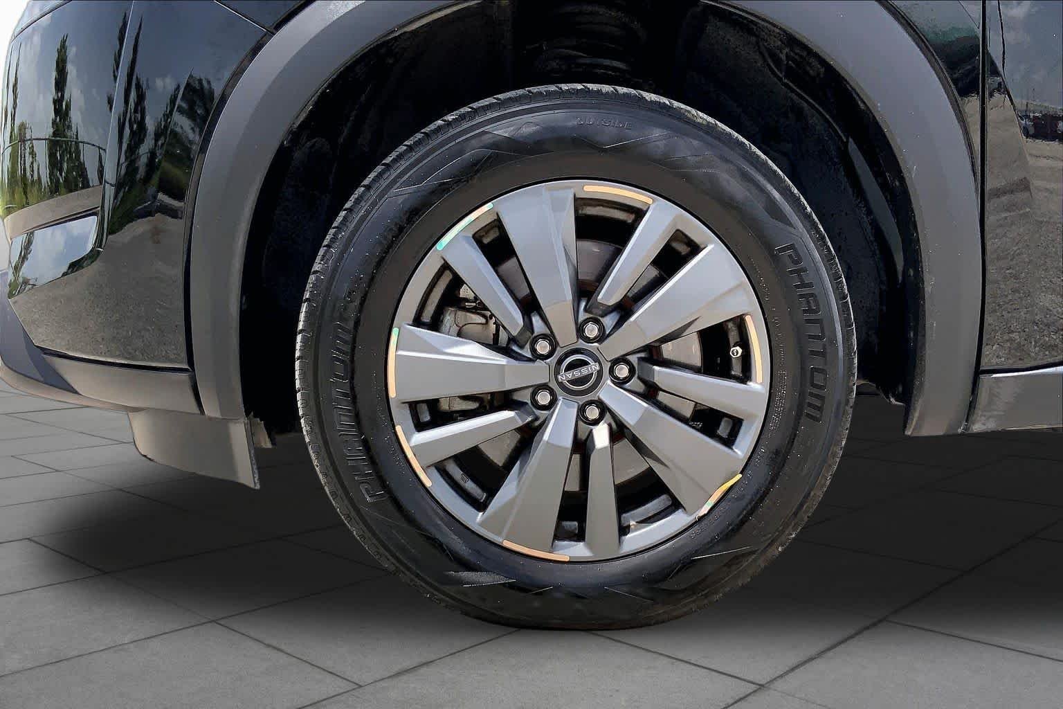 Used 2023 Super Black Nissan SV image 11