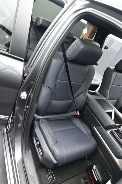 New 2026 Magnetic Gray Metallic Toyota Platinum image 16