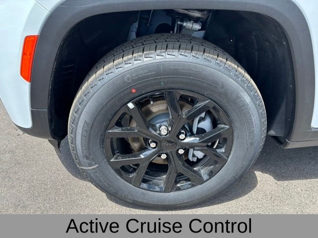 New 2026 Bright White Clear-Coat Exterior Paint Jeep Altitude image 11