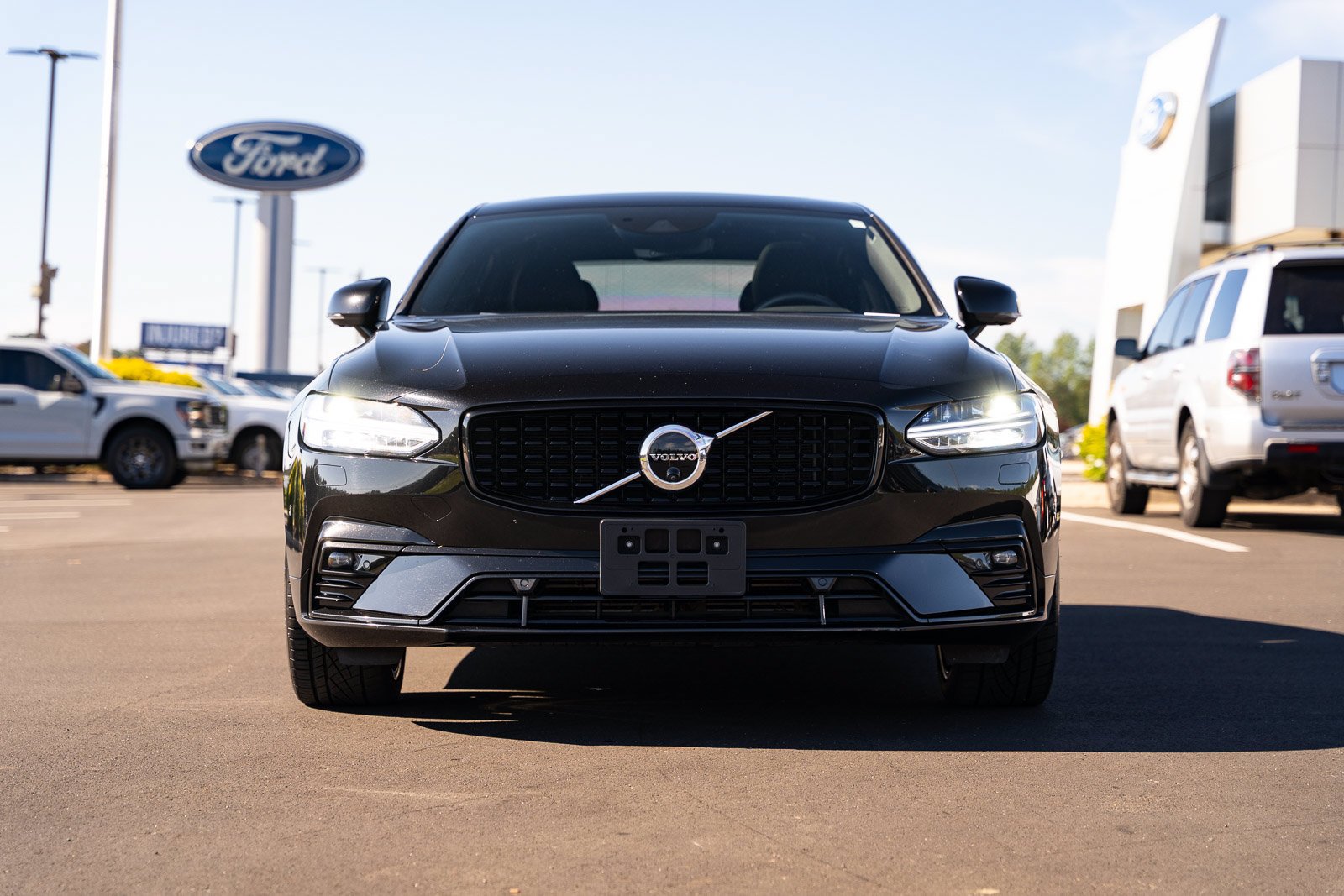 Certified Used 2021 Black Volvo T6 R-Design image 2