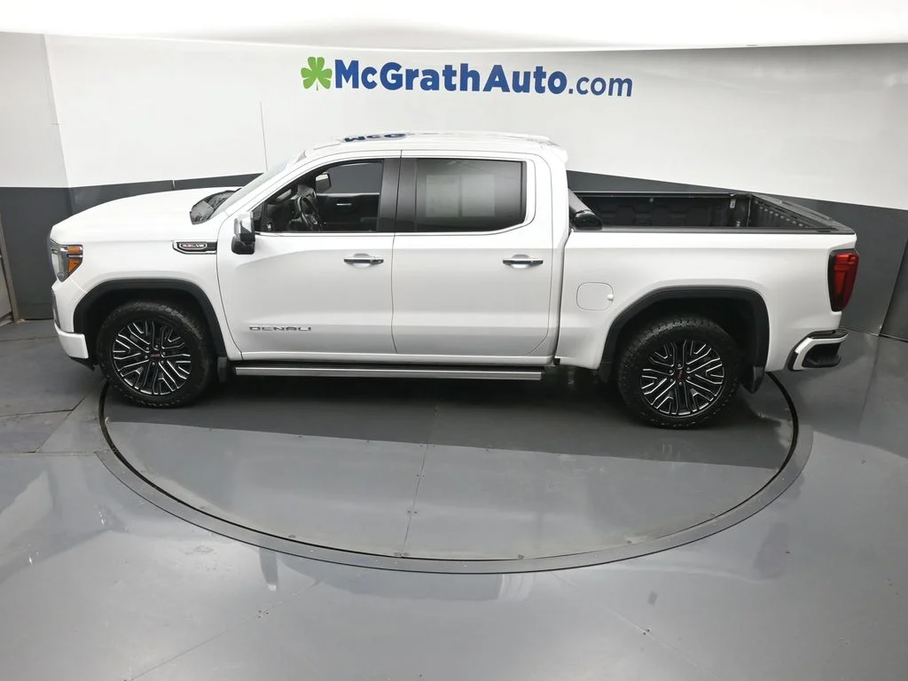 Used 2019 White GMC Denali image 28