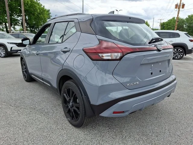 Used 2023 Gray Nissan SR image 6