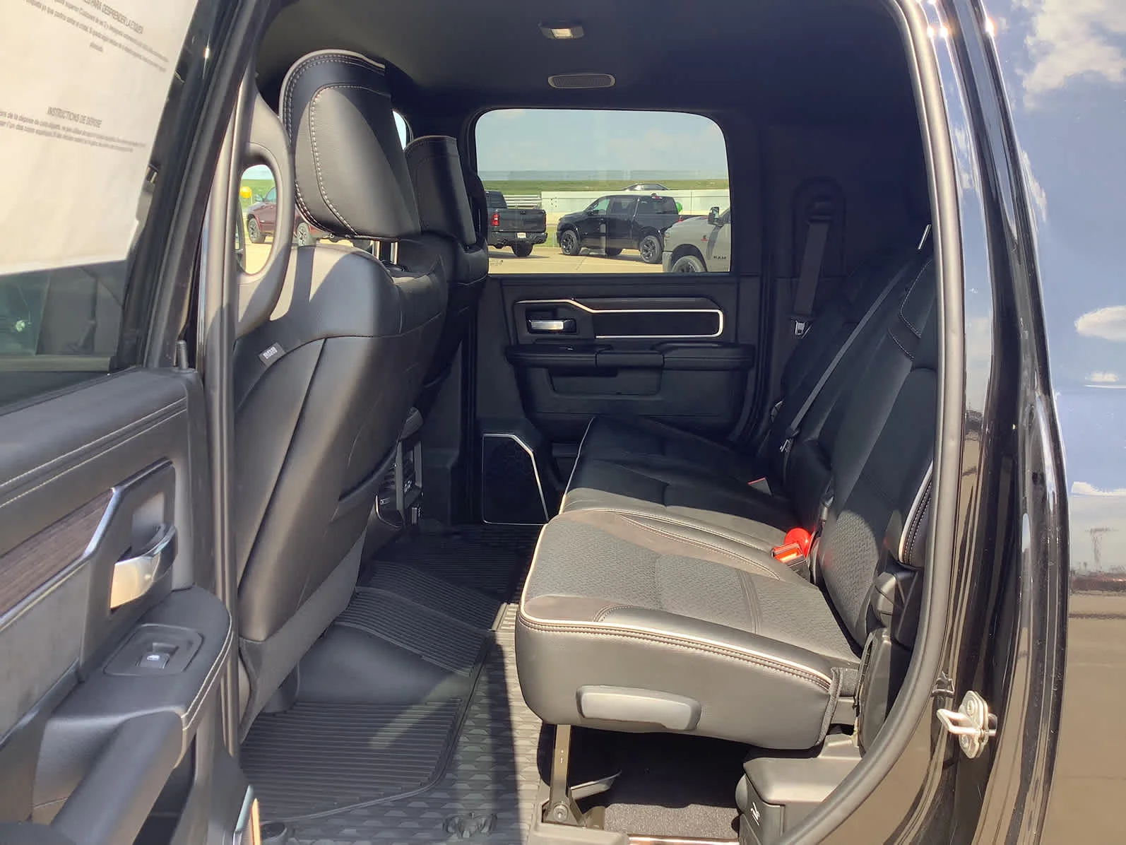 2026 RAM 3500 Laramie - Photo 14
