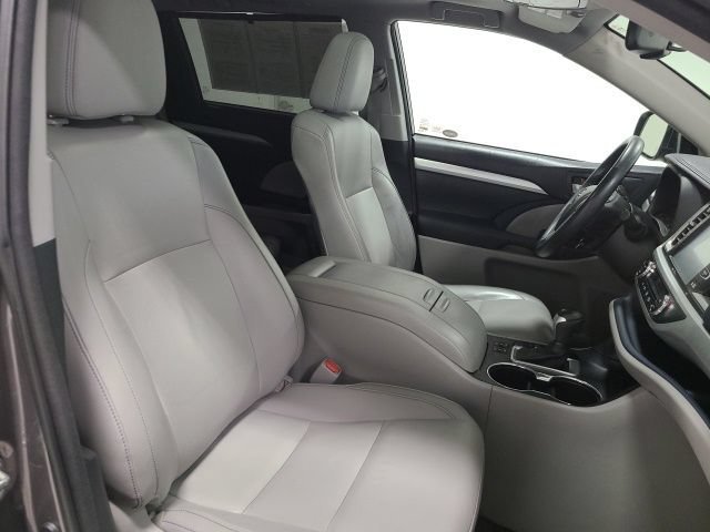 Used 2015 Predawn Gray Mica Toyota XLE image 12