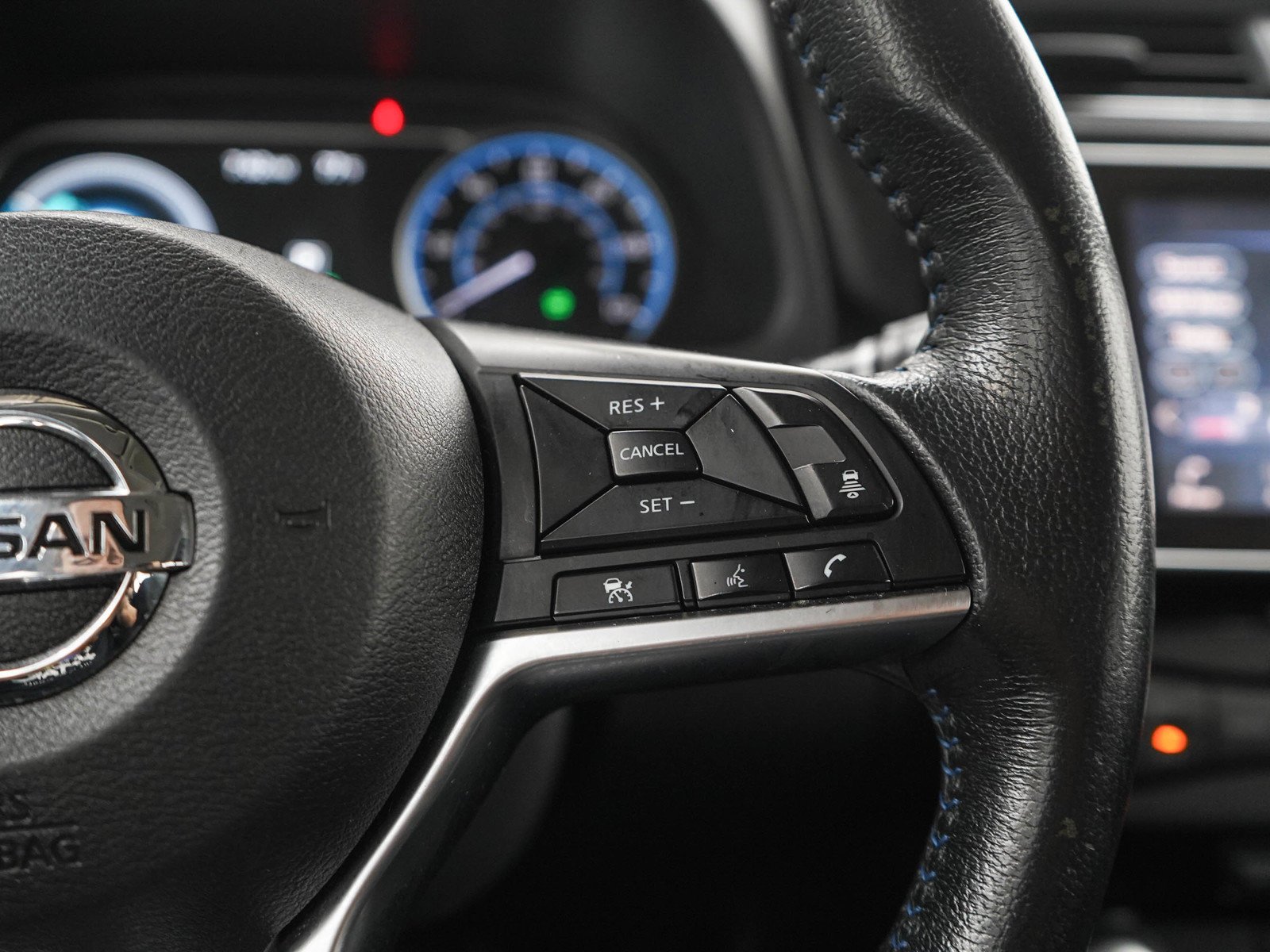Used 2020 Gun Metallic Nissan SV Hatchback image 27