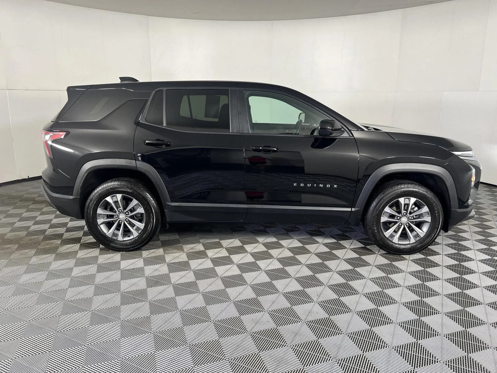 Used 2025 Mosaic Black Metallic Chevrolet FWD LT image 17