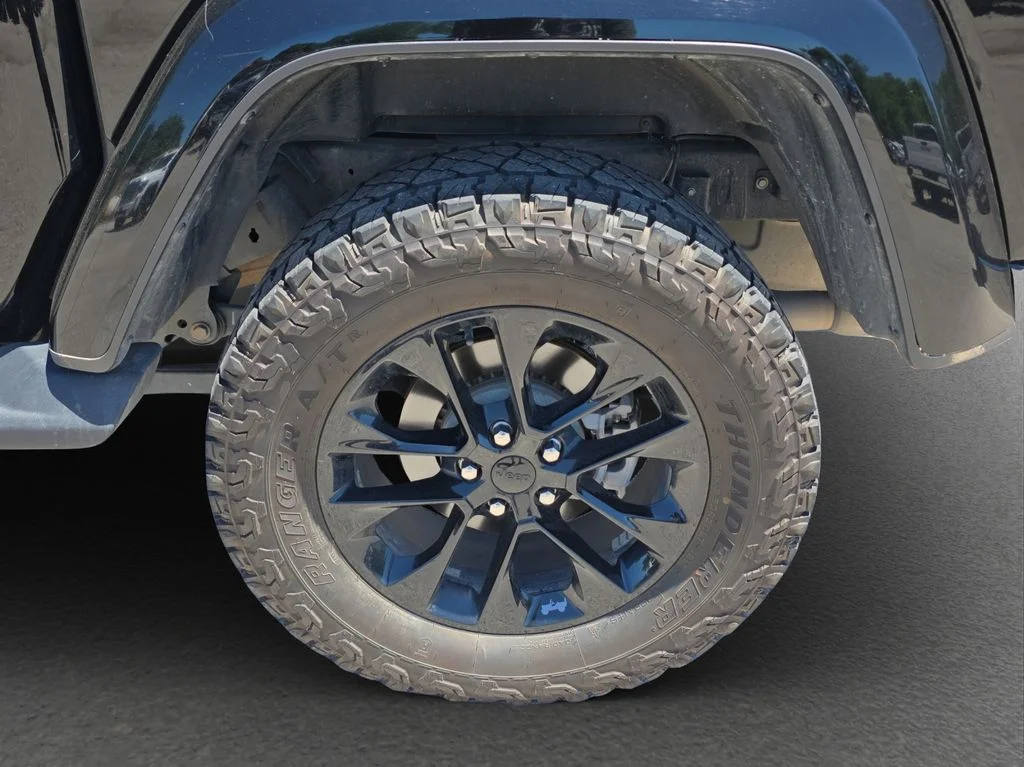 Used 2022 Black Jeep Overland image 5