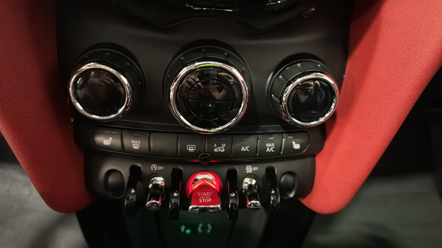 Used 2016 Blazing Red MINI Base image 17