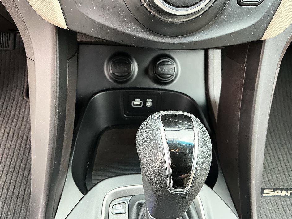 Used 2018 Pearl White Hyundai 2.4L image 19