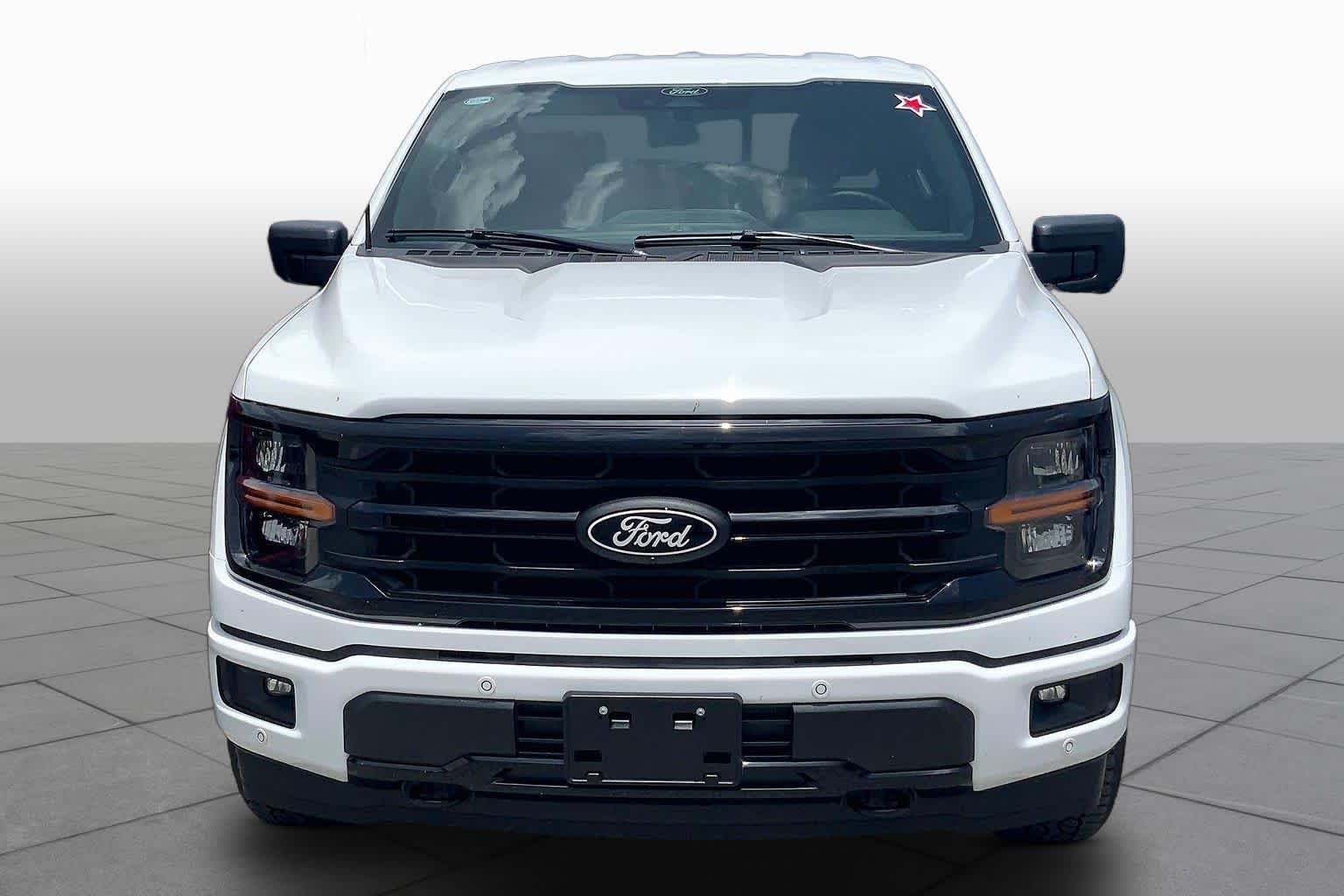 New 2026 Oxford White Ford XLT image 3