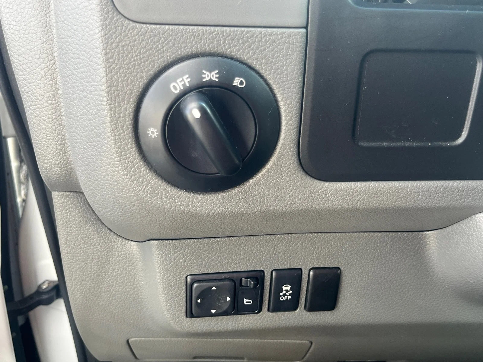 Used 2020 Glacier White Nissan SV image 25