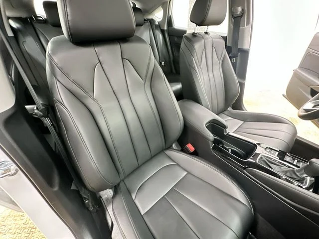 Used 2025  Acura Base image 26