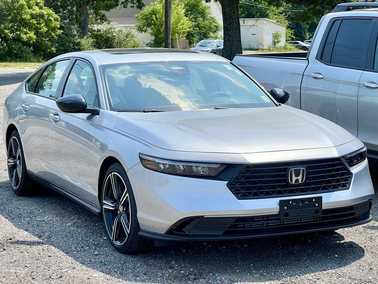 New 2026 Solar Silver Metallic Honda SE image 1